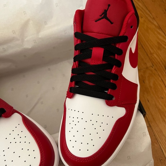 Air Jordan 1 Low. White, Black, Gym Red. Size 9. - Picture 8 of 12